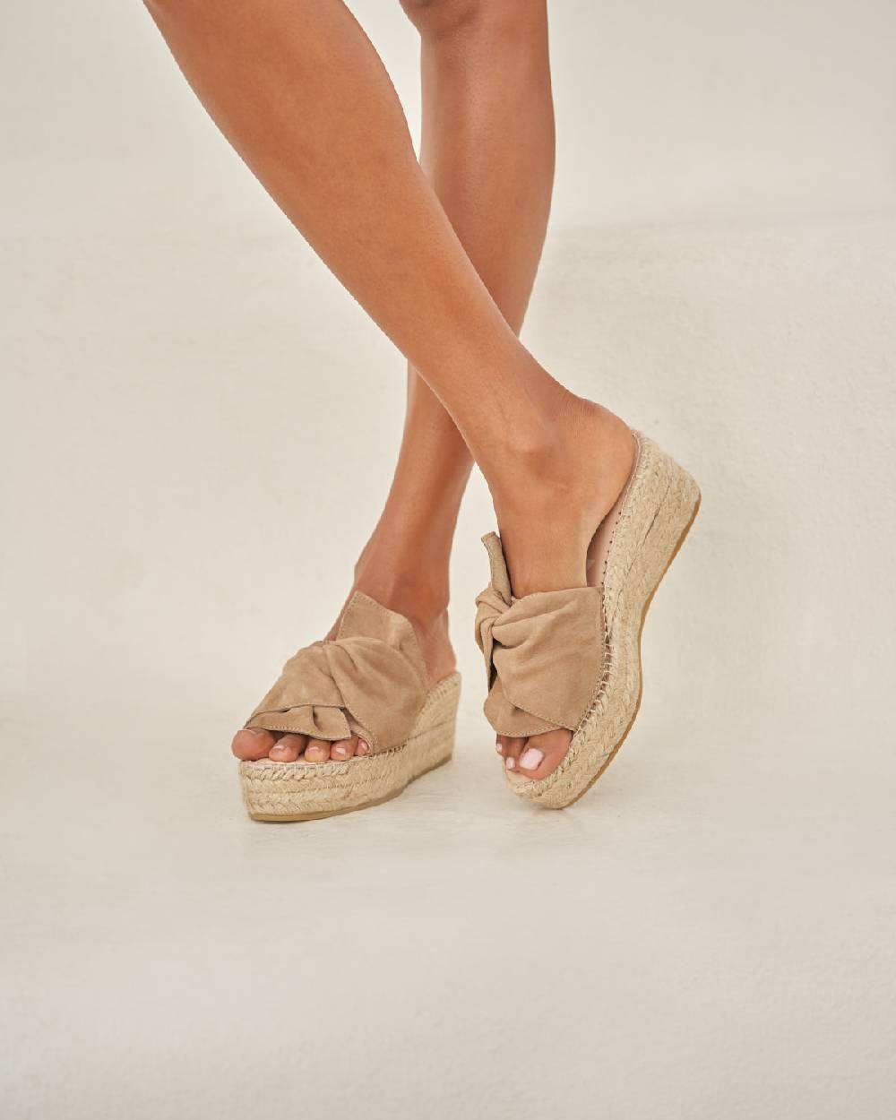 Manebí Soft Suede Platforms With Knot - Hamptons Vintage Taupe Negozi Online