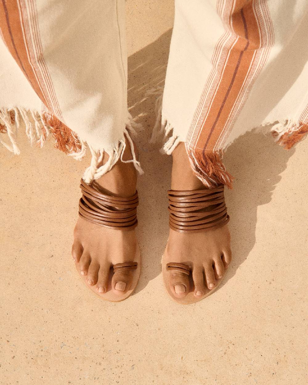 Manebí Leather Band Toe Ring Sandals - Tan Moda
