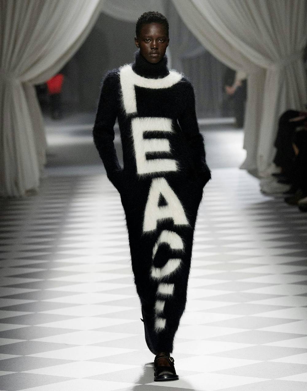 Love Moschino Abito in mohair garzato Peace Affare Del Giorno