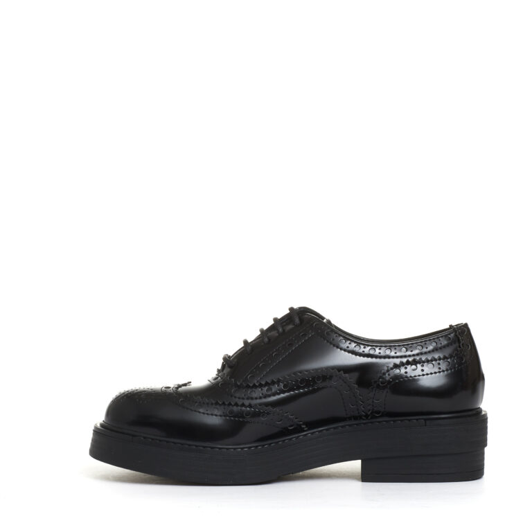 Sorelle Perego stringata con bucature pelle nera Offerta