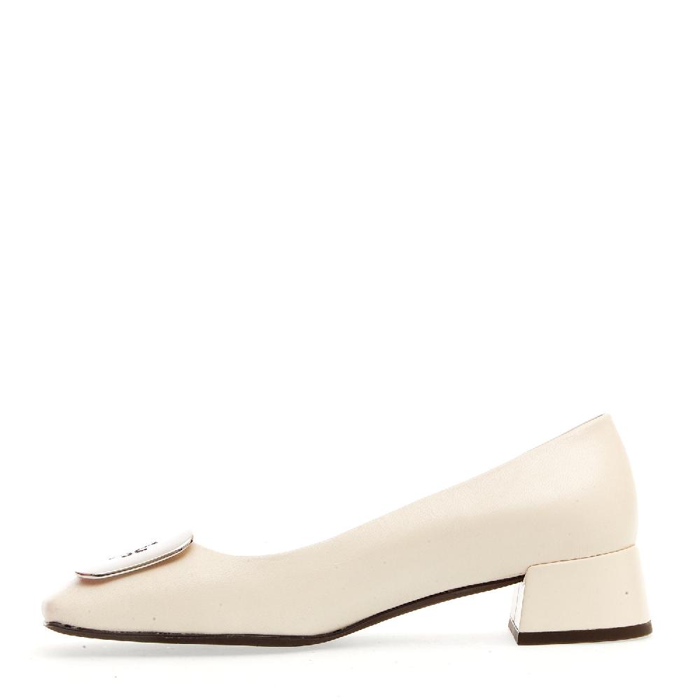 Sorelle Perego Pump pelle panna fibbia logo argento tacco 40 Promozione