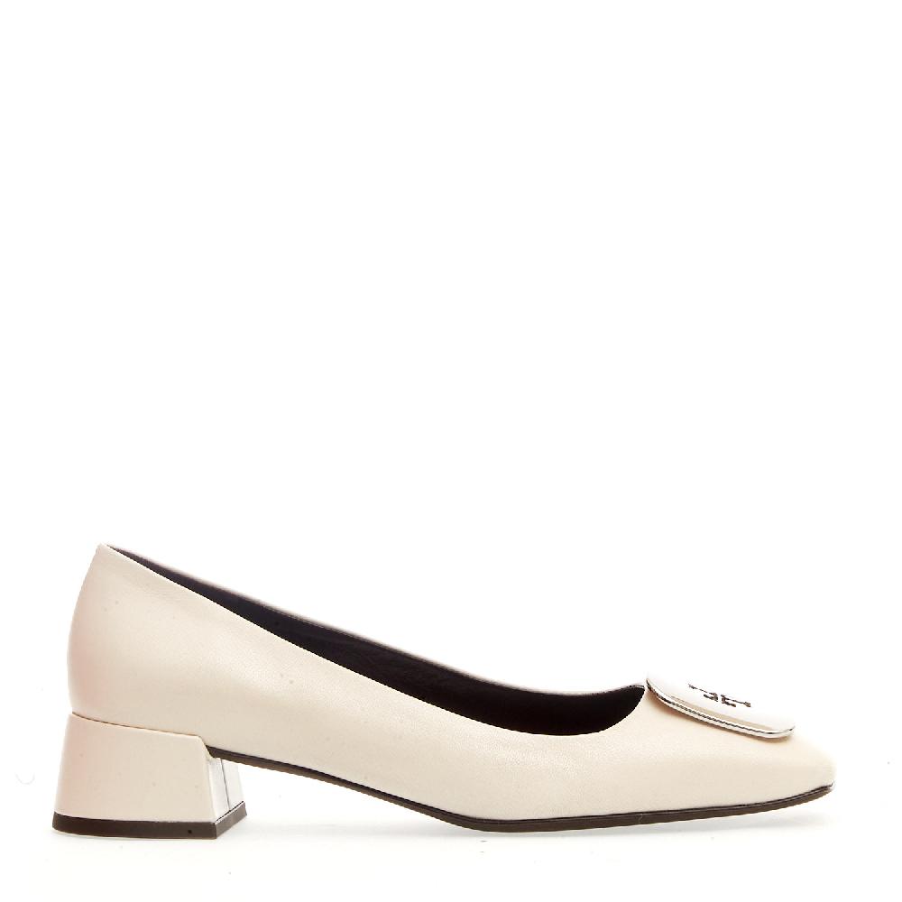 Sorelle Perego Pump pelle panna fibbia logo argento tacco 40 Promozione